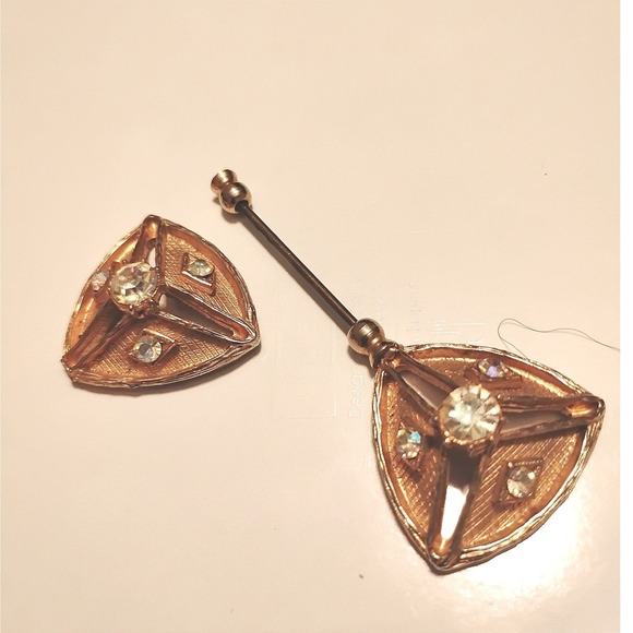 Accessories - 💖Vintage Art Deco Gold Triangle Jabot Pin Rhinestone Hatpin Set fairy Preppy